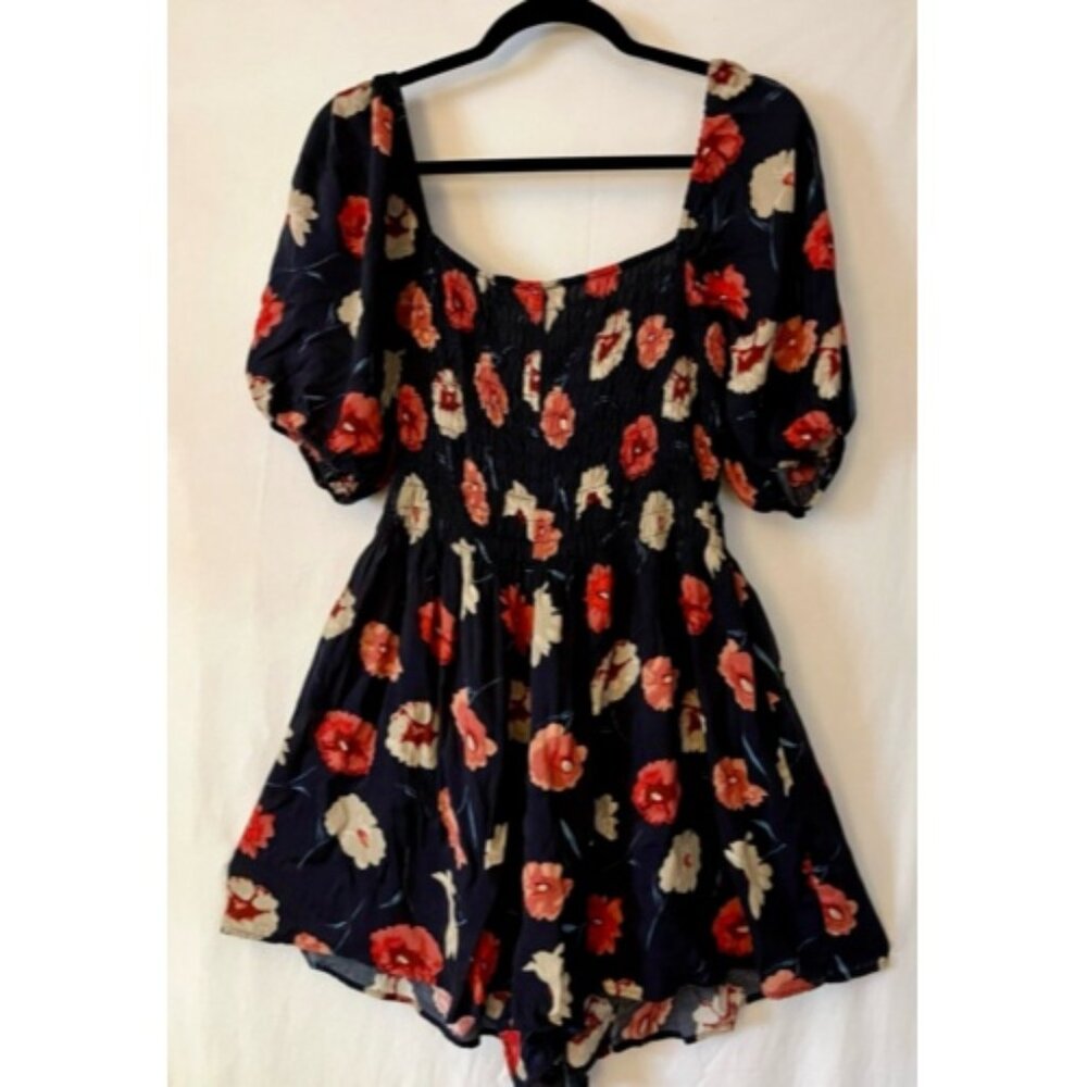 Urban Outfitters Women's Kimichi Blue Floral Romper XL *EUC*